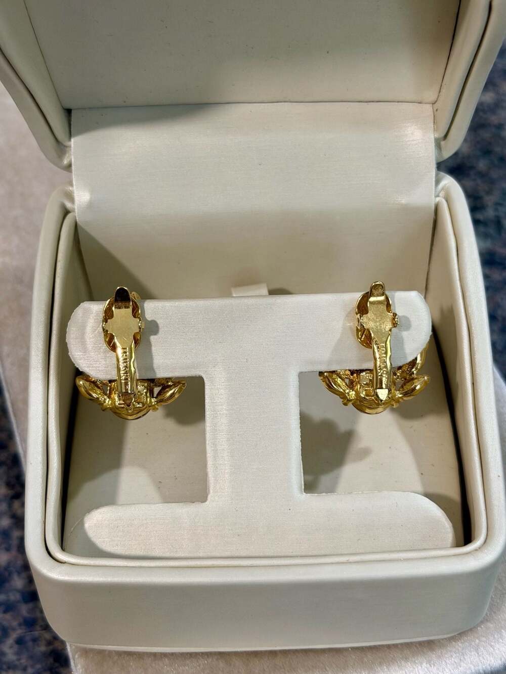 Vintage Trifari TM Gold Tone Pear & Marquise Rhinestone Cluster Clip-On Earrings - Picture 4 of 6
